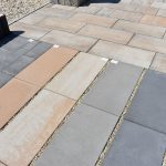 betónové platne Terrazza Grande: (sprava) farba grafitová, strieborná, sivá, latte a pieskovec