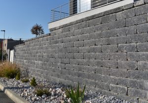 betónový plot Duvar antico, farba grafitová