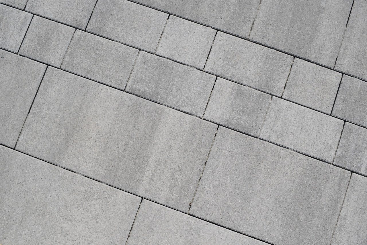 city stone design_betonova dlazba_Corso Grande_white_shadow_1 betónová dlažba Corso Grande naturo, farba white-shadow a Corso Piccola naturo, farba white-shadow