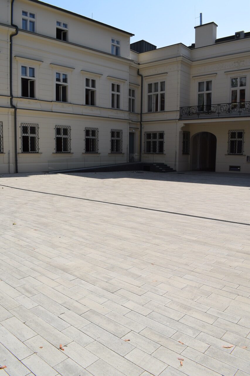 city stone design_betonova dlazba_listela senso_white shadow_dom hudby bratislava_3