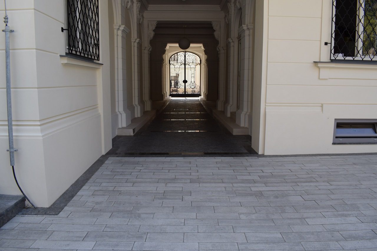 city stone design_betonova dlazba_listela senso_white shadow_dom hudby bratislava_6