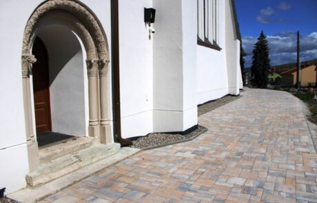 city stone design_betonova dlazba_verejny sektor_kostol_jakubany_5
