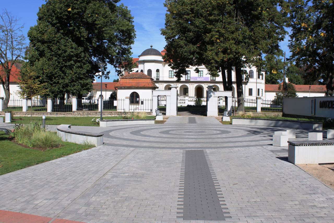city stone design_inspiracie_verejny sektor_Michalovce_kostolne namestie_2
