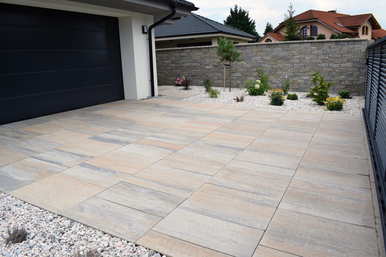 citystonedesign_betonove platne_granada naturo_dolomite_prijazdova cesta betónové platne Granada naturo, farba dolomite