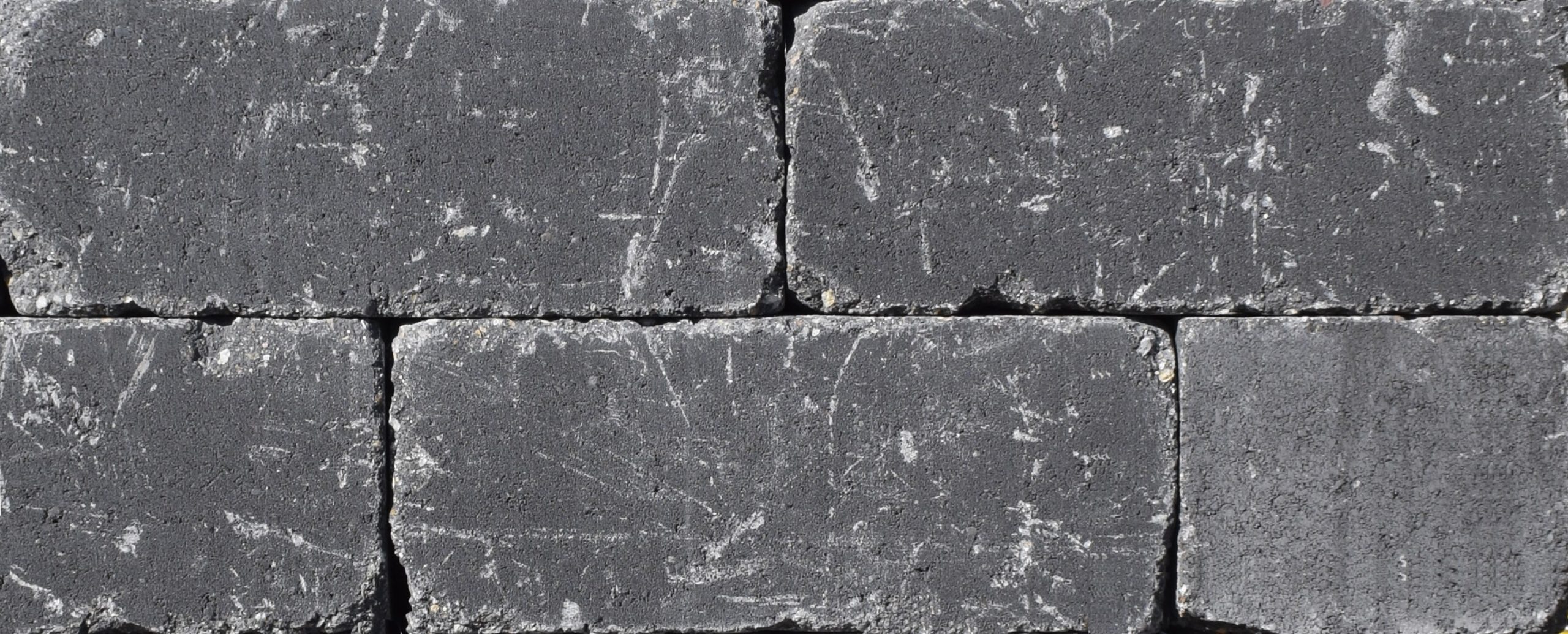 citystonedesign_betonove ploty_Duvar anticky_grafit