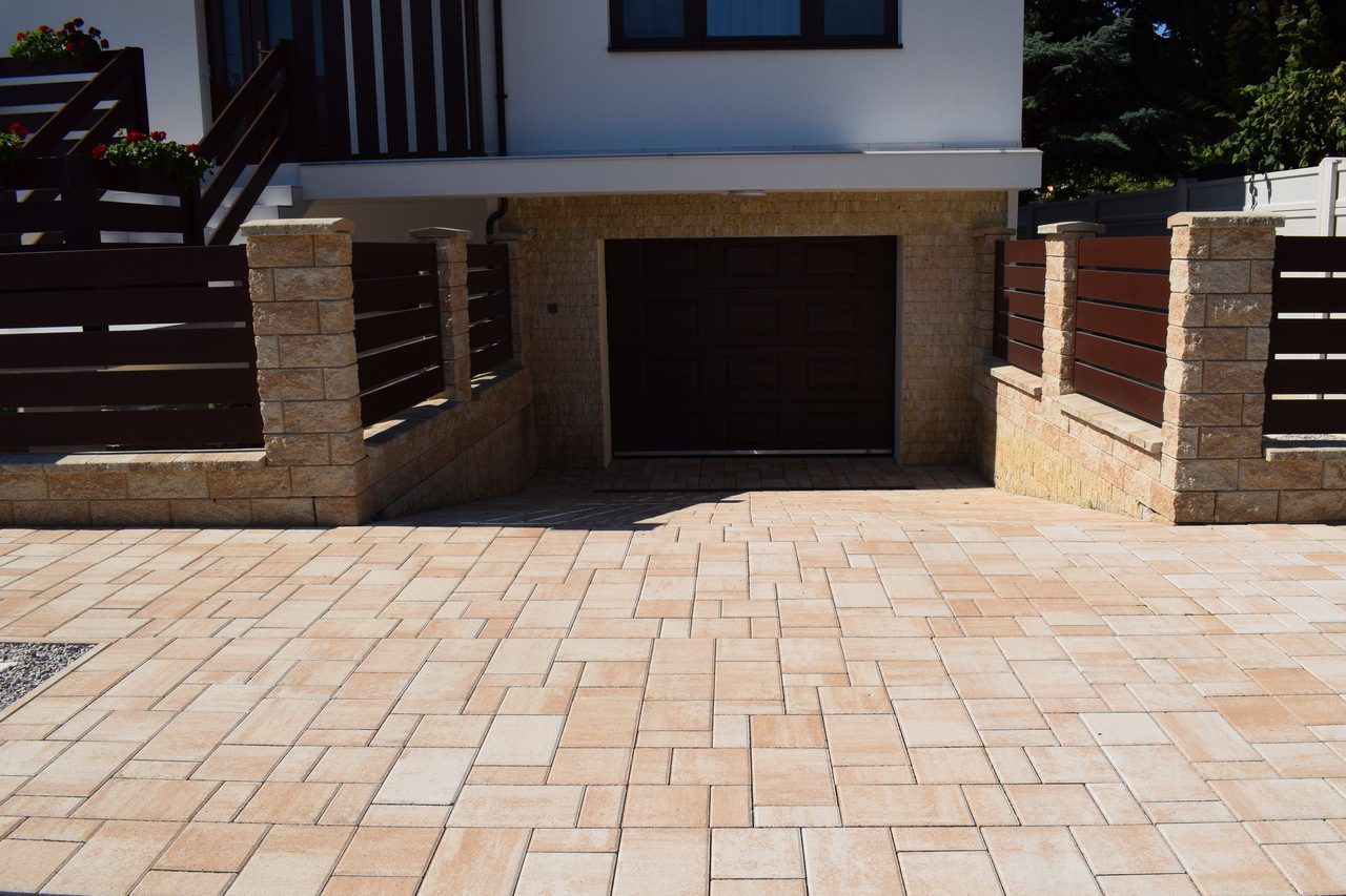 citystonedesign_betonovy plot casser latte_dlazba Top Zona kombi latte_2