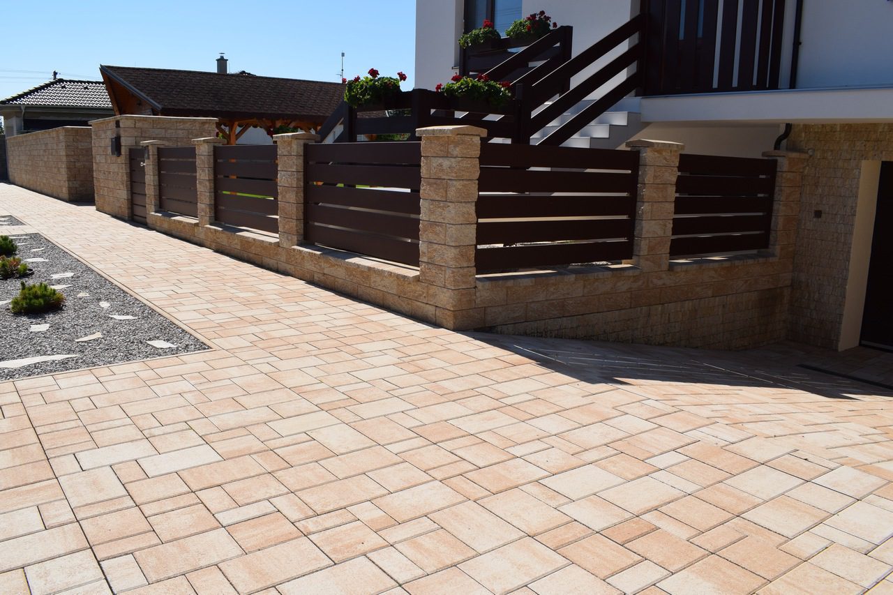 citystonedesign_betonovy plot casser latte_dlazba Top Zona kombi latte_3