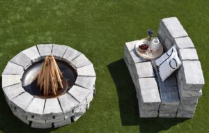 Malé záhradné sedenie Arcadia, farba granito a kruhové ohnisko Arcadia, farba granito