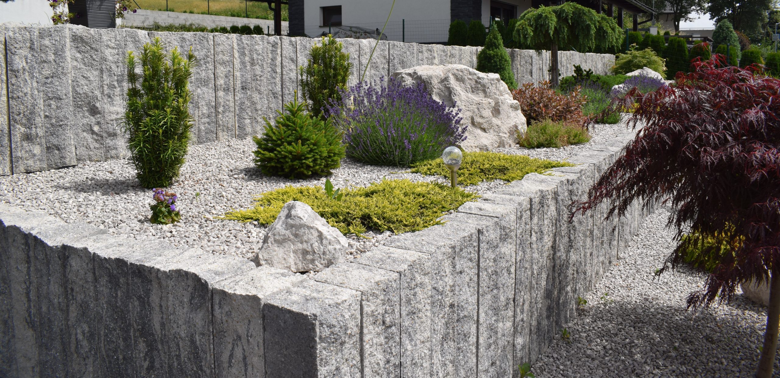 citystonedesign_tvorba skalky v modernom style_betonove palisady_2 tvorba skalky